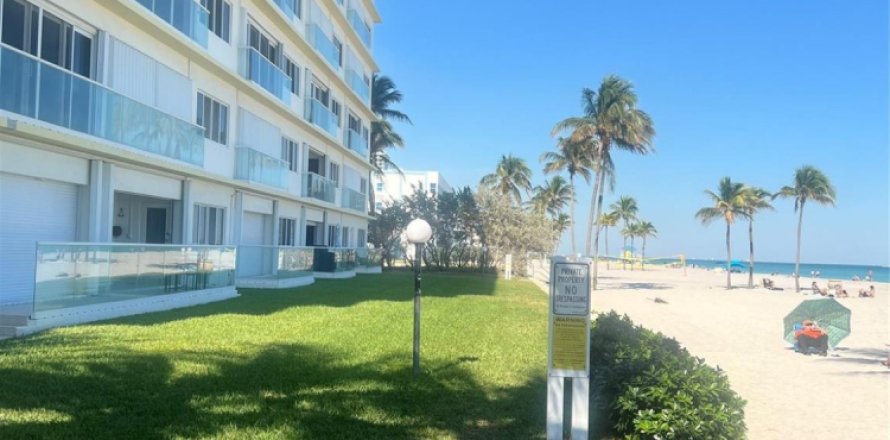 Condominio en Hollywood, Florida, 2 dormitorios № 987436