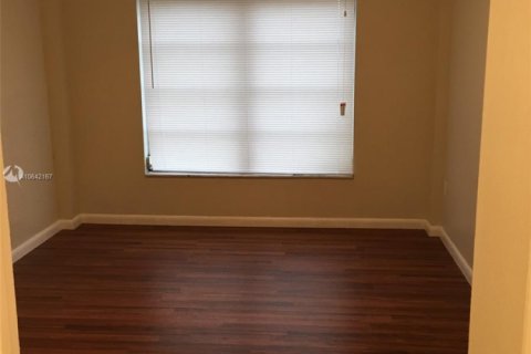 Condo in Lauderhill, Florida, 2 bedrooms  № 1753203 - photo 20