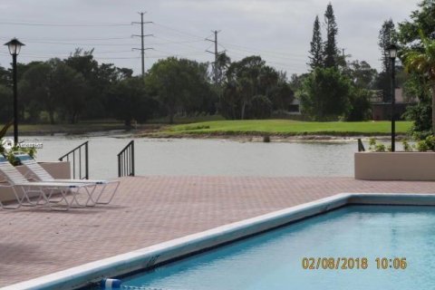 Condo in Lauderhill, Florida, 2 bedrooms  № 1753203 - photo 4