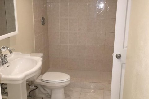 Condo in Lauderhill, Florida, 2 bedrooms  № 1753203 - photo 12