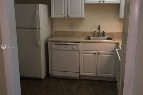 Condo in Lauderhill, Florida, 2 bedrooms  № 1753203 - photo 17