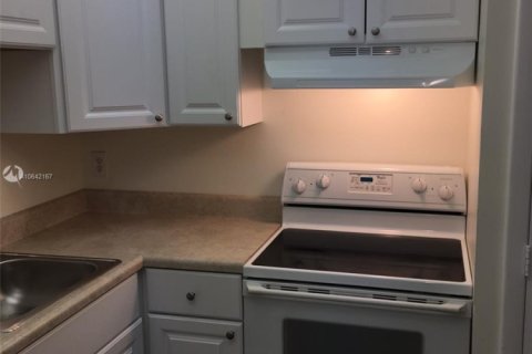 Condo in Lauderhill, Florida, 2 bedrooms  № 1753203 - photo 24