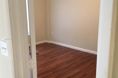 Condo in Lauderhill, Florida, 2 bedrooms  № 1753203 - photo 19