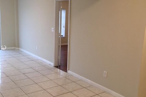 Condo in Lauderhill, Florida, 2 bedrooms  № 1753203 - photo 22