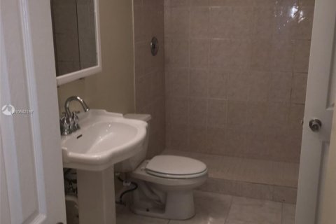 Condo in Lauderhill, Florida, 2 bedrooms  № 1753203 - photo 13