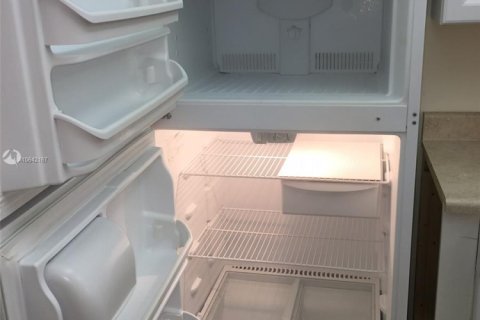 Condo in Lauderhill, Florida, 2 bedrooms  № 1753203 - photo 25