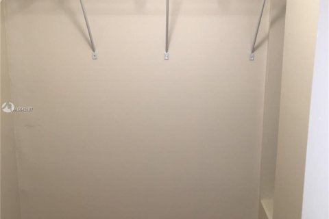 Condo in Lauderhill, Florida, 2 bedrooms  № 1753203 - photo 11