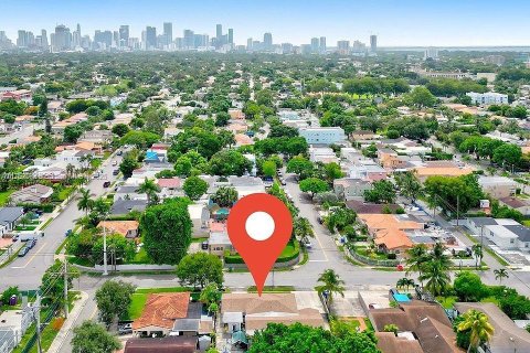 Купить коммерческую недвижимость в Майами, Флорида 229.47м2, № 1985435 - фото 1