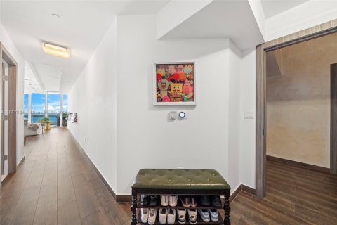 Condo in Miami, Florida, 2 bedrooms  № 1941949 - photo 12