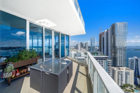 Condo in Miami, Florida, 2 bedrooms  № 1941949 - photo 3