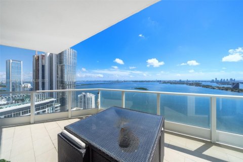 Condo in Miami, Florida, 2 bedrooms  № 1941949 - photo 4