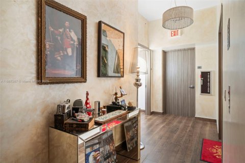 Condo in Miami, Florida, 2 bedrooms  № 1941949 - photo 24