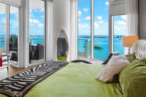 Condo in Miami, Florida, 2 bedrooms  № 1941949 - photo 14