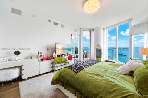 Condo in Miami, Florida, 2 bedrooms  № 1941949 - photo 15