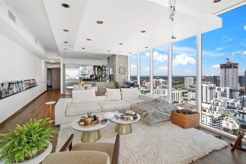 Condo in Miami, Florida, 2 bedrooms  № 1941949 - photo 8