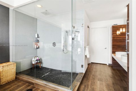 Condo in Miami, Florida, 2 bedrooms  № 1941949 - photo 18