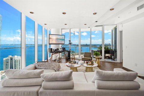 Condo in Miami, Florida, 2 bedrooms  № 1941949 - photo 6