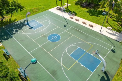Condo in Miami, Florida, 2 bedrooms  № 1941949 - photo 29