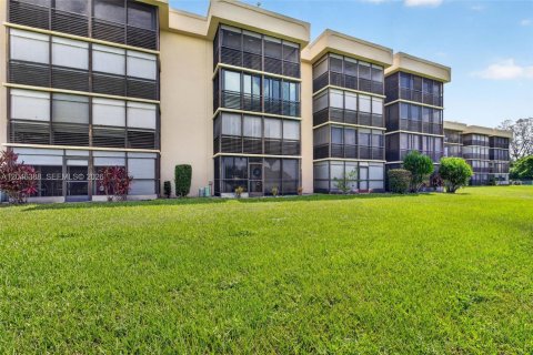Condo in Margate, Florida, 1 bedroom № 2185952 - photo 29
