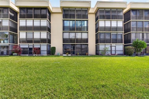 Condo in Margate, Florida, 1 bedroom № 2185952 - photo 30