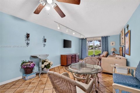 Condo in Margate, Florida, 1 bedroom № 2185952 - photo 13