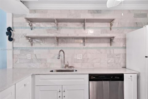 Condo in Margate, Florida, 1 bedroom № 2185952 - photo 3