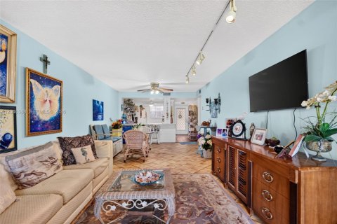 Condo in Margate, Florida, 1 bedroom № 2185952 - photo 9