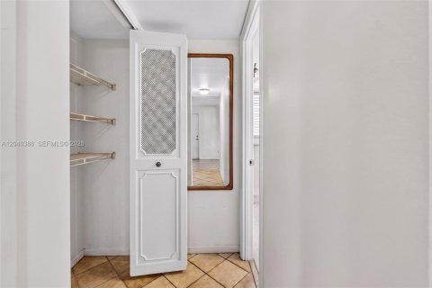 Condo in Margate, Florida, 1 bedroom № 2185952 - photo 22