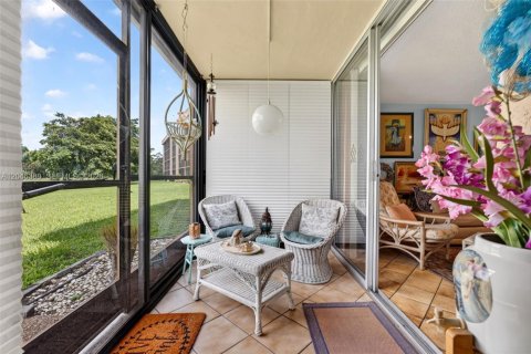 Condo in Margate, Florida, 1 bedroom № 2185952 - photo 28