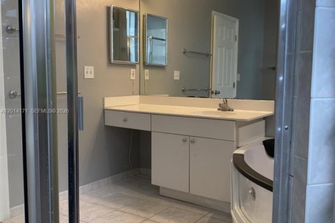 Casa en alquiler en Hollywood, Florida, 3 dormitorios, 255.39 m2 № 2076206 - foto 20
