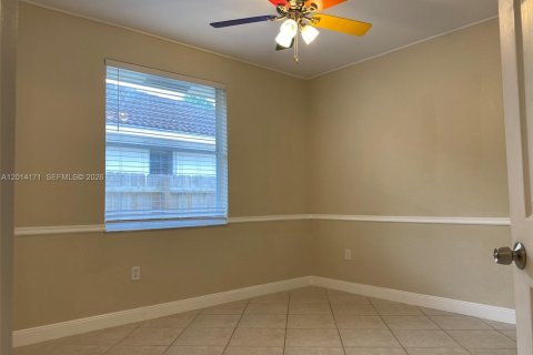 Casa en alquiler en Hollywood, Florida, 3 dormitorios, 255.39 m2 № 2076206 - foto 24