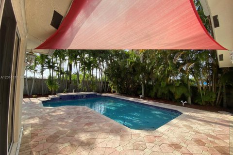 Casa en alquiler en Hollywood, Florida, 3 dormitorios, 255.39 m2 № 2076206 - foto 10