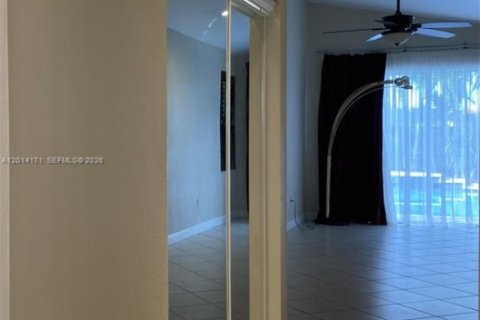 Casa en alquiler en Hollywood, Florida, 3 dormitorios, 255.39 m2 № 2076206 - foto 13