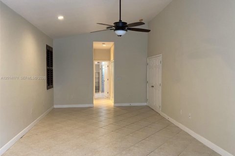 Casa en alquiler en Hollywood, Florida, 3 dormitorios, 255.39 m2 № 2076206 - foto 12