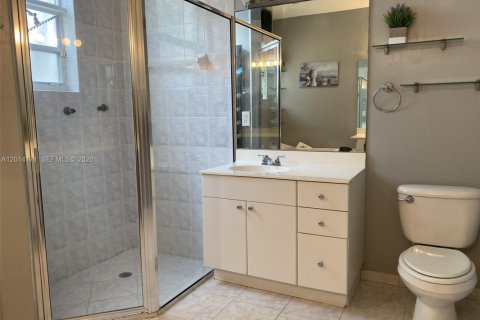 Casa en alquiler en Hollywood, Florida, 3 dormitorios, 255.39 m2 № 2076206 - foto 18