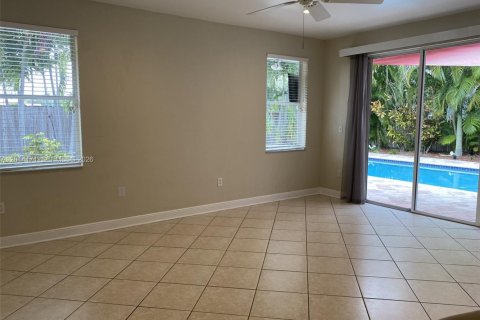 Casa en alquiler en Hollywood, Florida, 3 dormitorios, 255.39 m2 № 2076206 - foto 9
