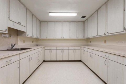 Immobilier commercial à louer à Gainesville, Floride: 423.45 m2 № 2134003 - photo 14