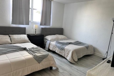 Condo in Hollywood, Florida, 1 bedroom  № 1716054 - photo 16