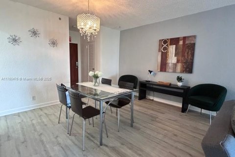 Condo in Hollywood, Florida, 1 bedroom  № 1716054 - photo 9