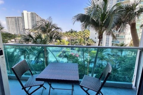 Condo in Hollywood, Florida, 1 bedroom  № 1716054 - photo 25