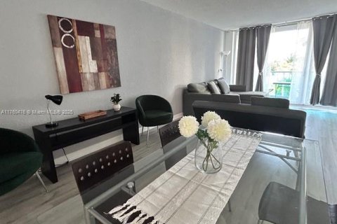 Condo in Hollywood, Florida, 1 bedroom  № 1716054 - photo 6