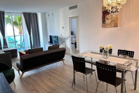 Condo in Hollywood, Florida, 1 bedroom  № 1716054 - photo 7