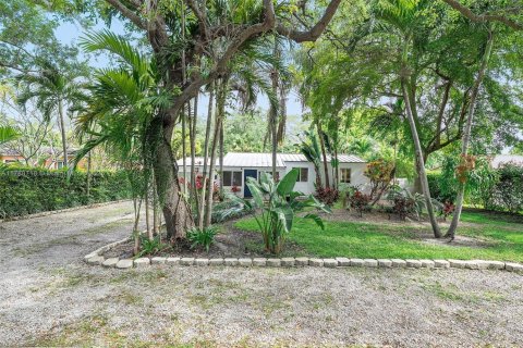 House in Biscayne Park, Florida 4 bedrooms, 124.02 sq.m. № 1704923 - photo 3