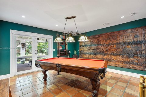 House in Biscayne Park, Florida 4 bedrooms, 124.02 sq.m. № 1704923 - photo 22