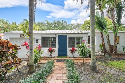 House in Biscayne Park, Florida 4 bedrooms, 124.02 sq.m. № 1704923 - photo 2