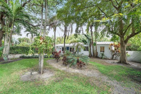 House in Biscayne Park, Florida 4 bedrooms, 124.02 sq.m. № 1704923 - photo 4