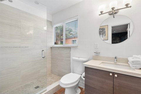 House in Biscayne Park, Florida 4 bedrooms, 124.02 sq.m. № 1704923 - photo 24