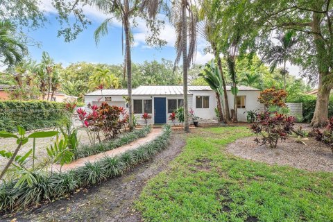 House in Biscayne Park, Florida 4 bedrooms, 124.02 sq.m. № 1704923 - photo 1