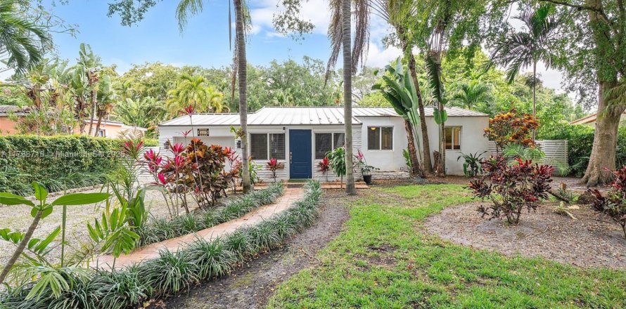 House in Biscayne Park, Florida 4 bedrooms, 124.02 sq.m. № 1704923