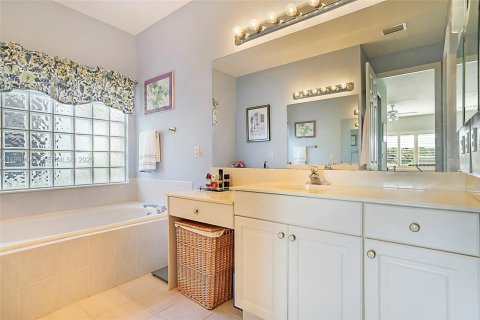 Купить виллу или дом в Уэст-Палм-Бич, Флорида 3 спальни, 167.5м2, № 1997132 - фото 22